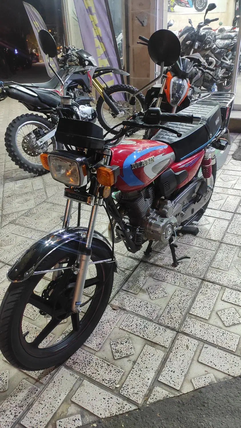 موتور سیکلت|موتورسیکلت|میانه, |دیوار