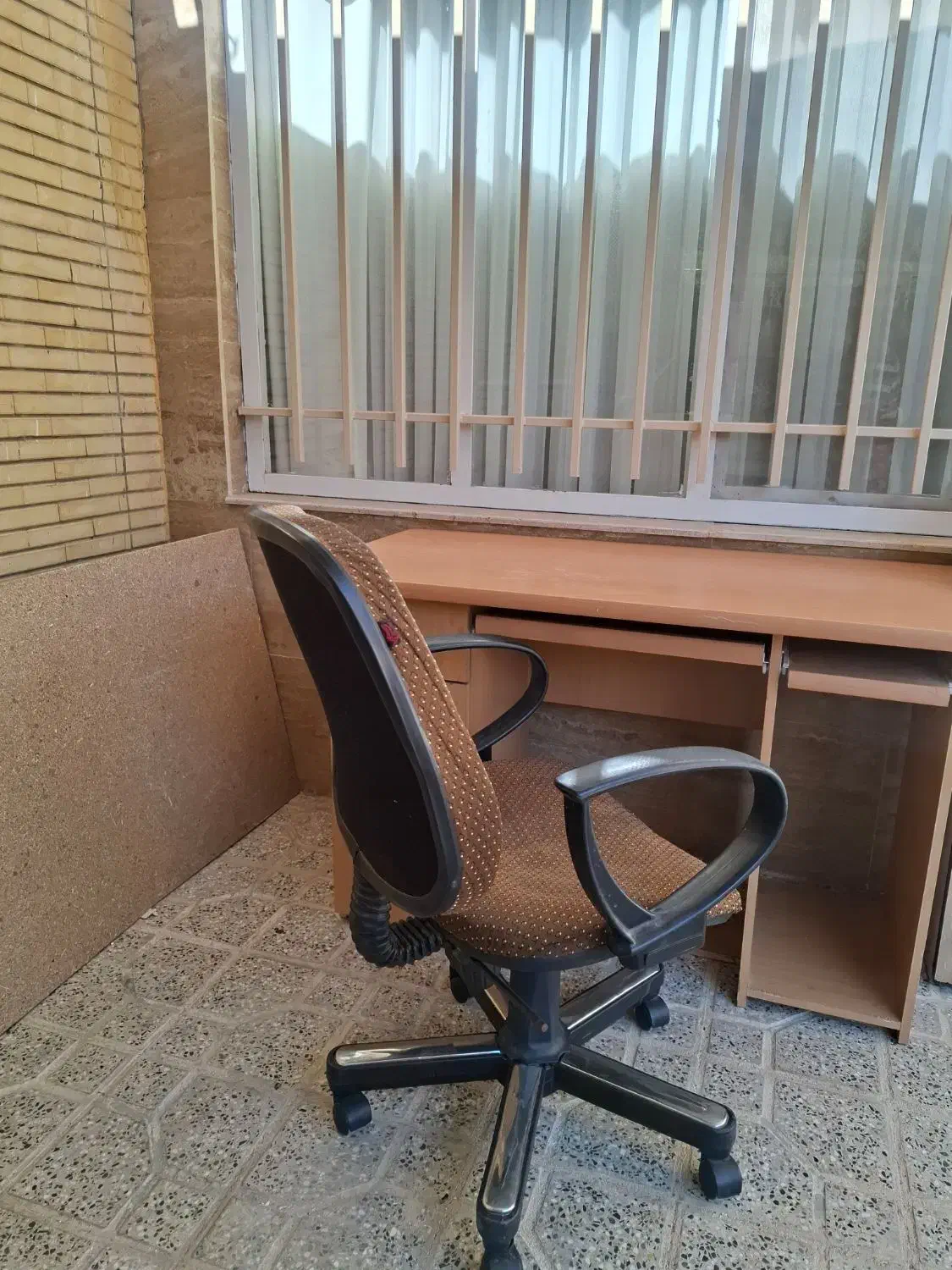 میز تحریر به همراه صندلی چرخدار|میز تحریر و کامپیوتر|شاهینشهر, شهرک گلدیس|دیوار