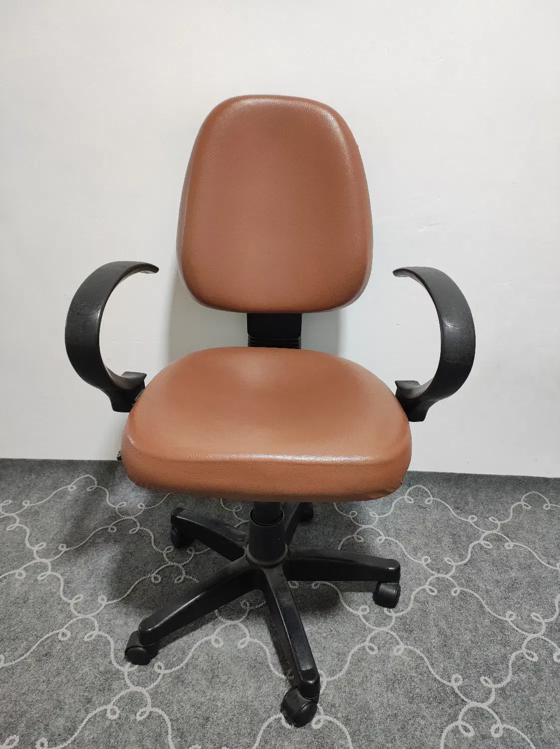 صندلی چرخ دار|صندلی و نیمکت|ساری, |دیوار