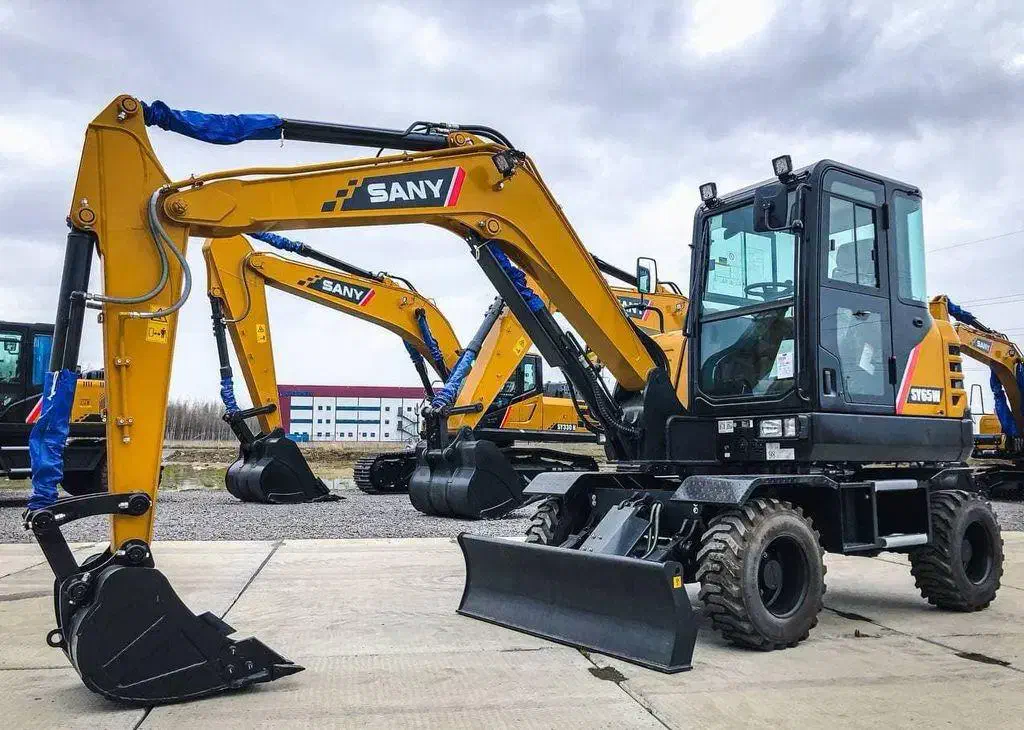 مینی بیل مکانیکی ۶/۵ تن|خودرو سنگین|بندرعباس, |دیوار