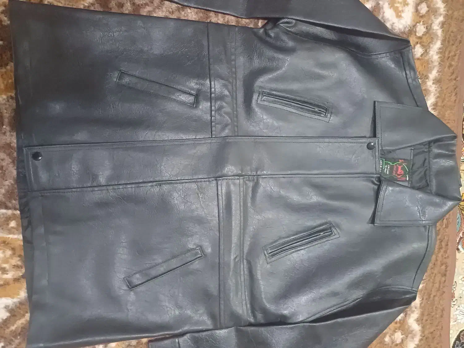 کاپشن چرم|لباس|قم, ولیعصر|دیوار