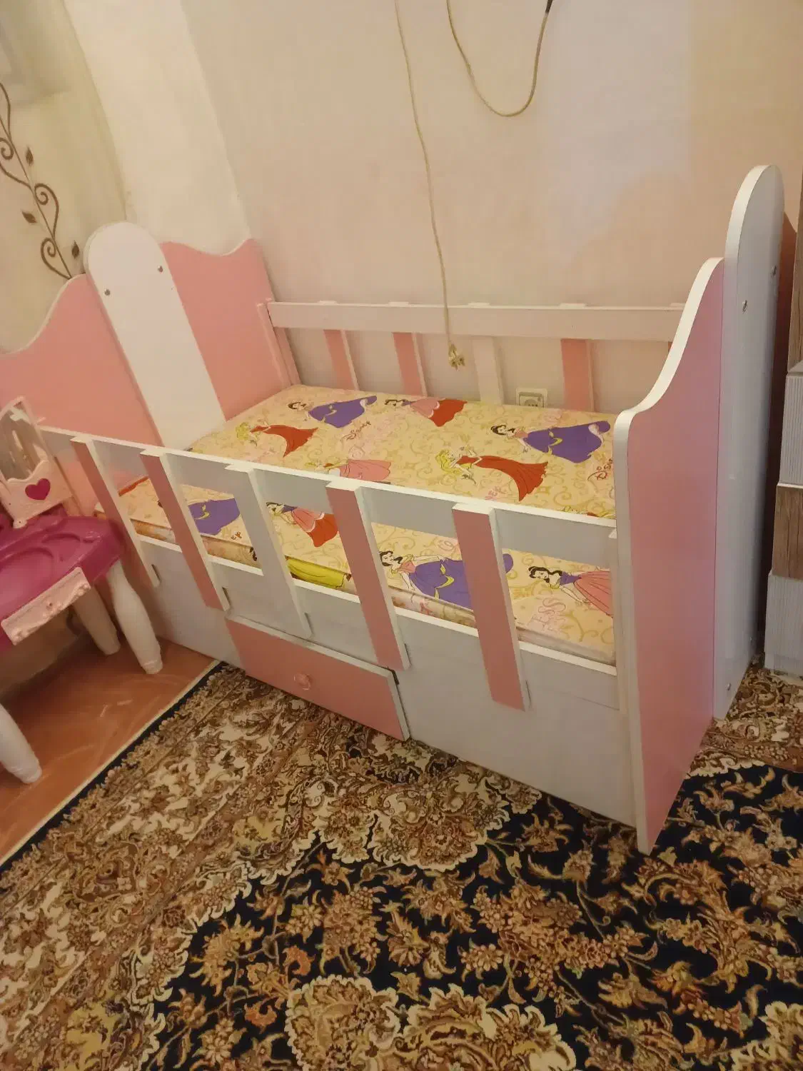 تخت خواب|اسباب و اثاث بچه|همدان, |دیوار