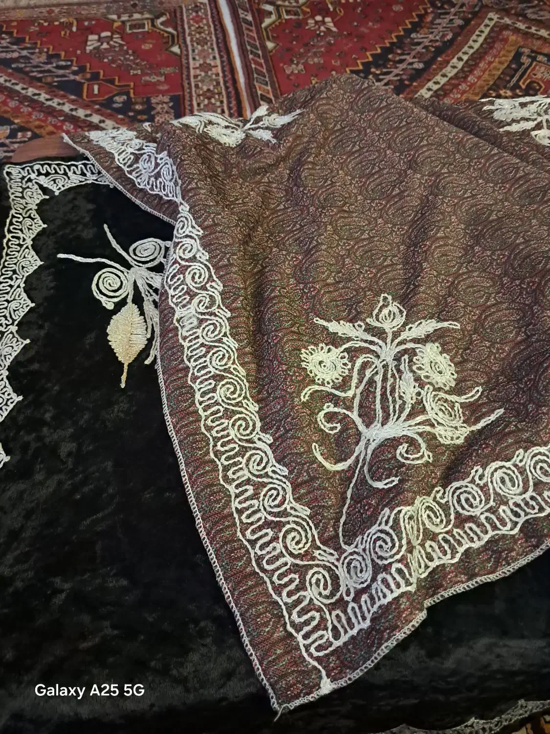 رو میزی عتیقه|پرده، رانر، رومیزی|صدرا-فارس, فاز ۱|دیوار