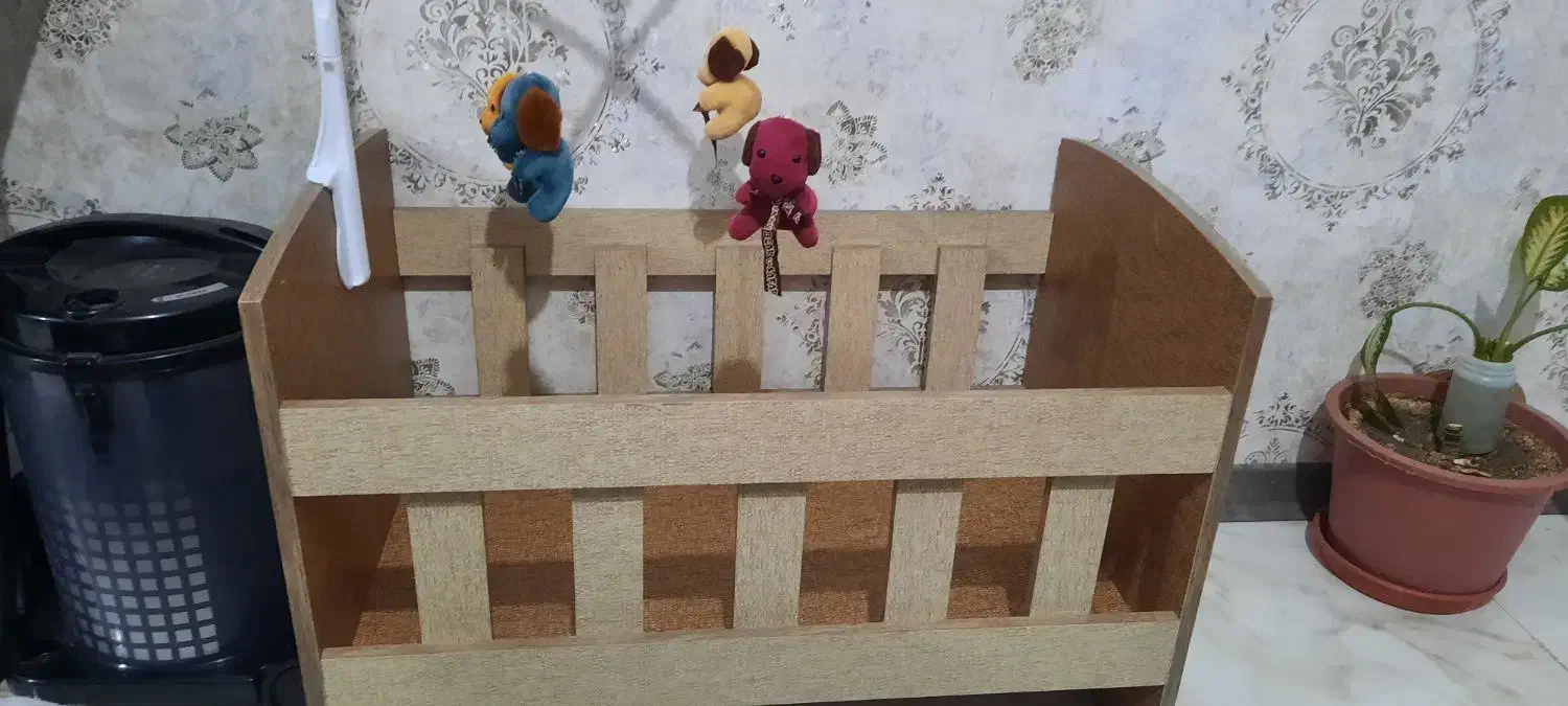 تخت و گهواره نوزاد|تخت و صندلی بچه|اصفهان, زاجان|دیوار