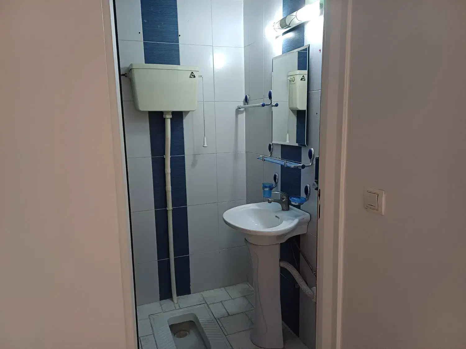 آپارتمان ۶۱ متری فول