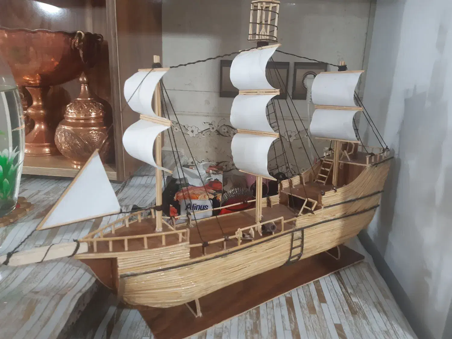 کشتی چوبی دست ساز دارای اسکلت داخلی|مجسمه، تندیس، ماکت|خمینی‌شهر, |دیوار