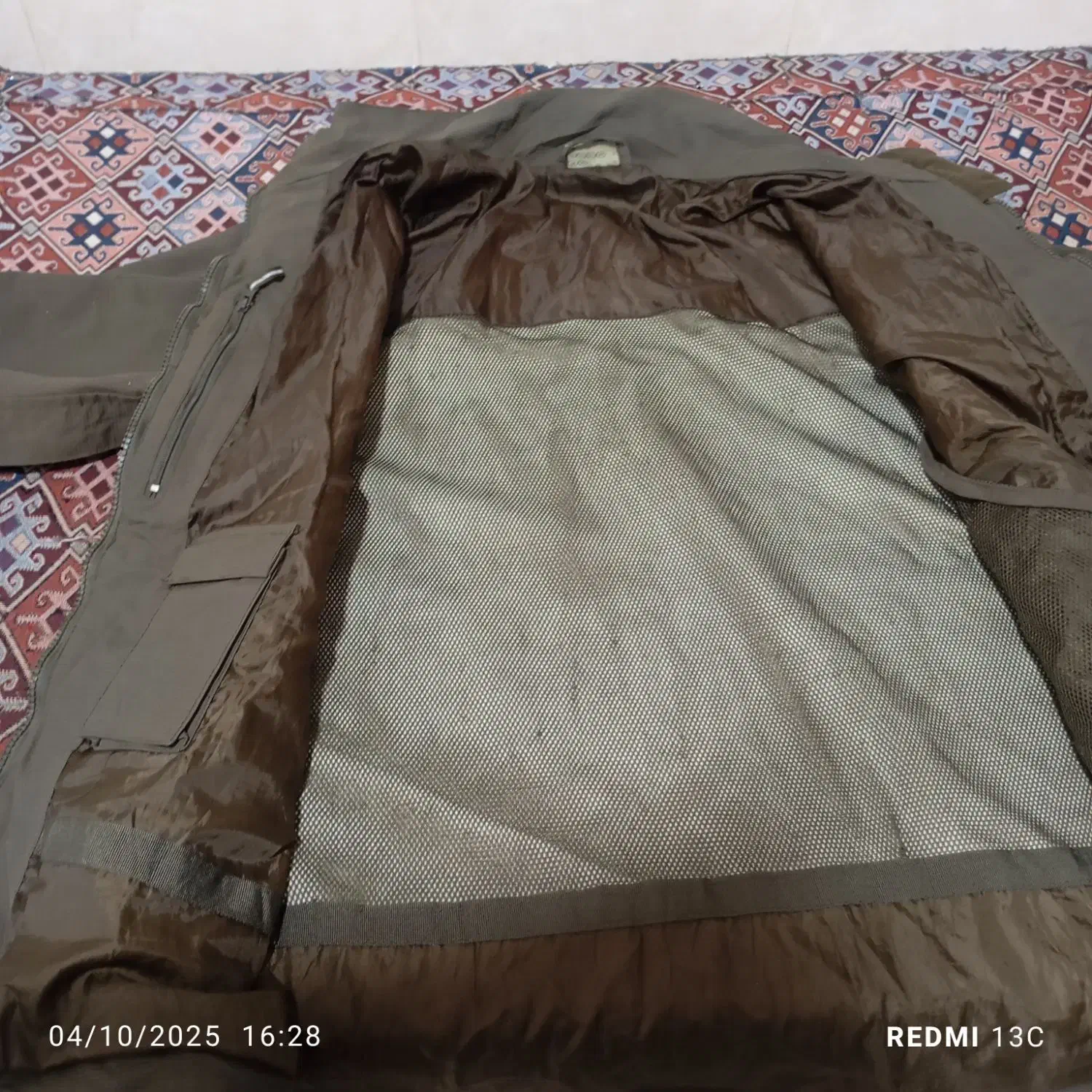 کاپشن بارانی رنگ سبز تیره سایز 42و44 میخوره|لباس|نسیم‌شهر, |دیوار