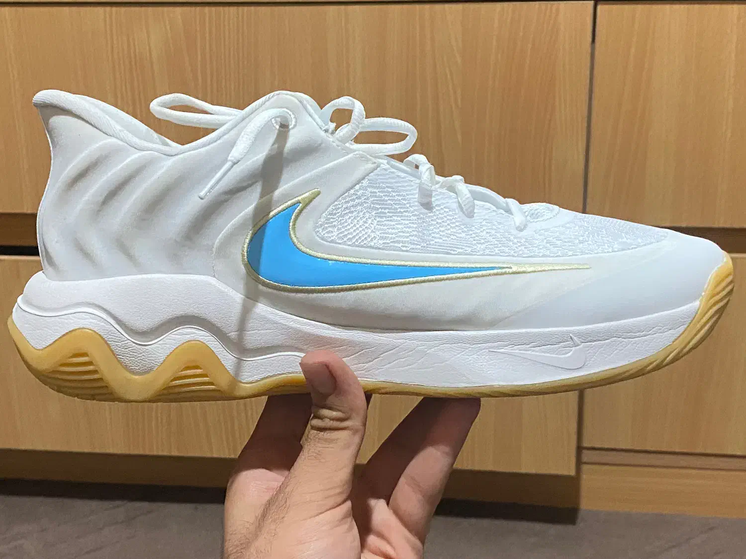 کتونی والیبال جیانیس ۴ سایز ۴۵|کیف، کفش، کمربند|چمستان, |دیوار