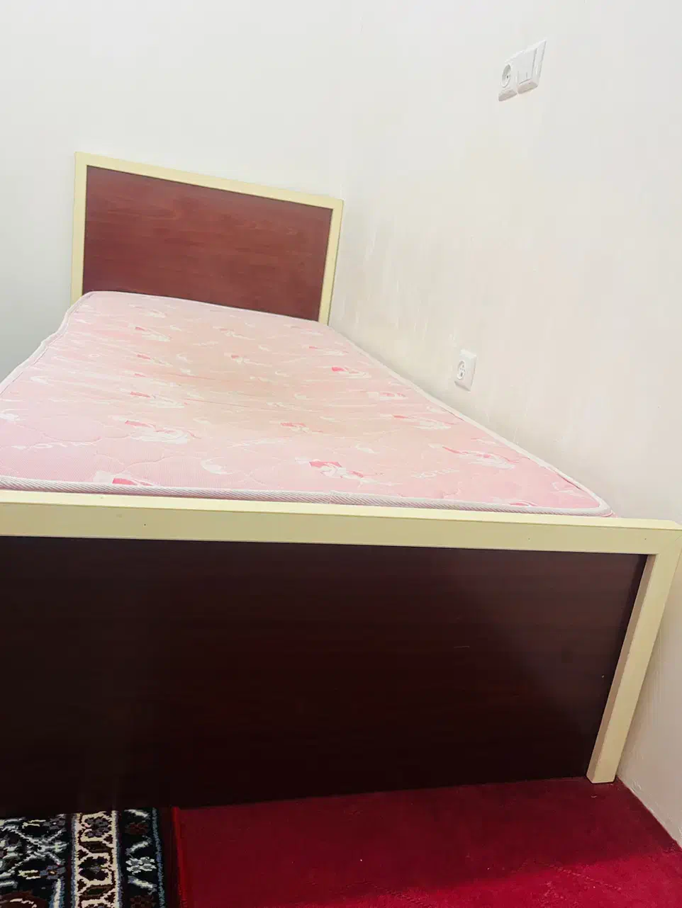 فروش تخت یک نفره در حد نو سالم وتمیز|تخت و سرویس خواب|شاهرود, |دیوار