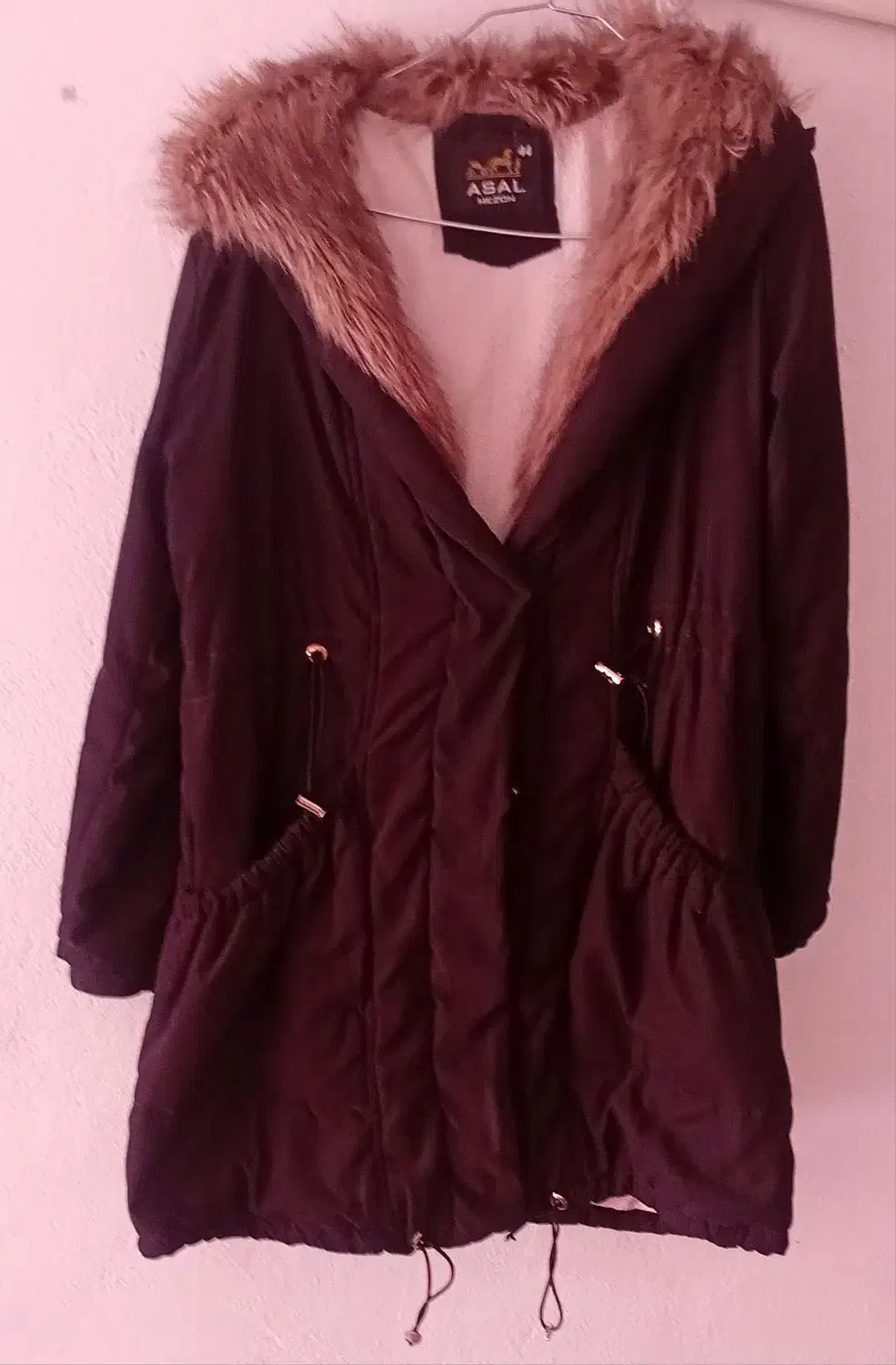 کاپشن|لباس|بهار, |دیوار