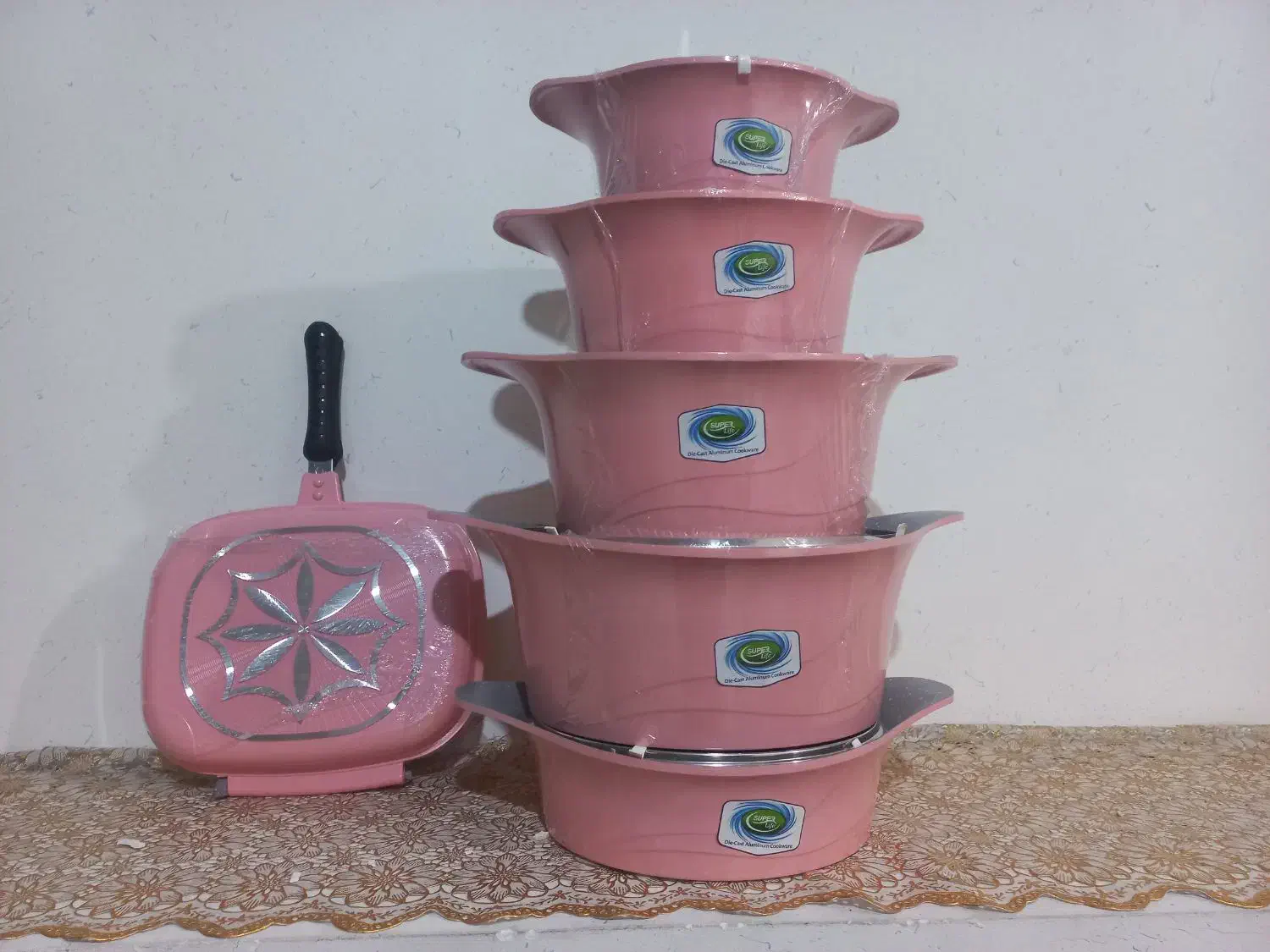 قابلمه|ظروف پخت‌وپز|مهربان, |دیوار