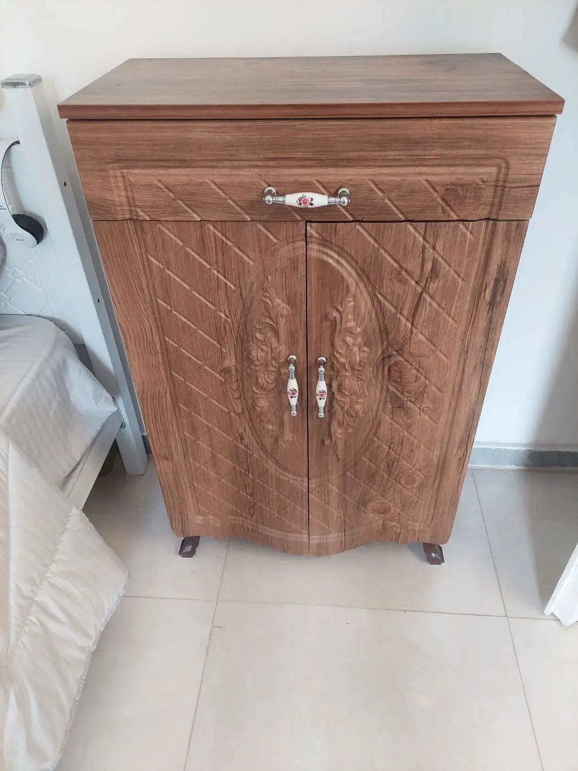 جاکفشی|جاکفشی، کمد، دراور|فردیس, نگارستان|دیوار