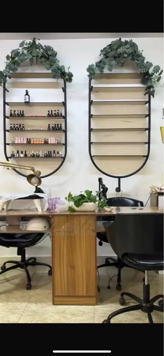 میز ناخن دونفره با فن آیینه و تخت مژه|آرایشگاه و سالنهای زیبایی|رشت, منظریه|دیوار