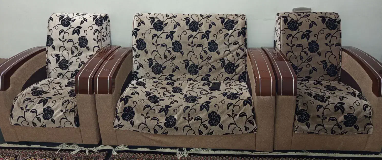 مبل|مبلمان خانگی و میز عسلی|قم, قلعه کامکار|دیوار