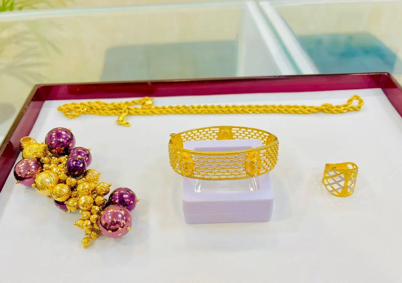 سکه تمام بانکی 500 تومان زیر تابلو|جواهرات|صدرا-فارس, فاز ۱|دیوار