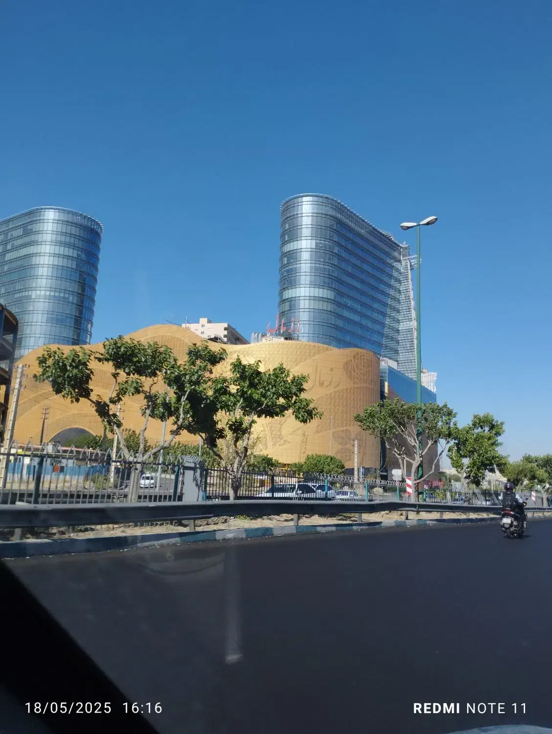 فروش ۴۰۰ متر سند اداری رزمال ویو ۲۷۰درجه|فروش دفتر کار، اتاق اداری، مطب|تهران, آبشار تهران (دریاچه)|دیوار