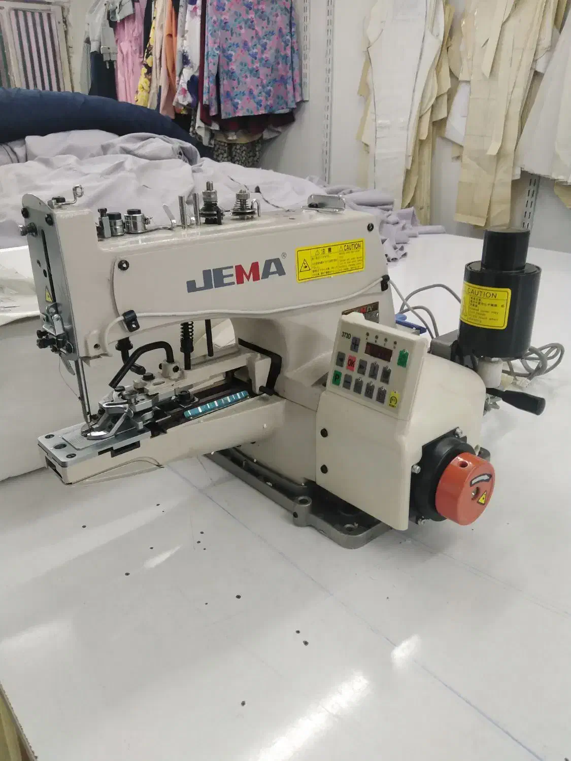 دکمه زن اتومات جما|ماشین‌آلات صنعتی|تولم شهر, |دیوار