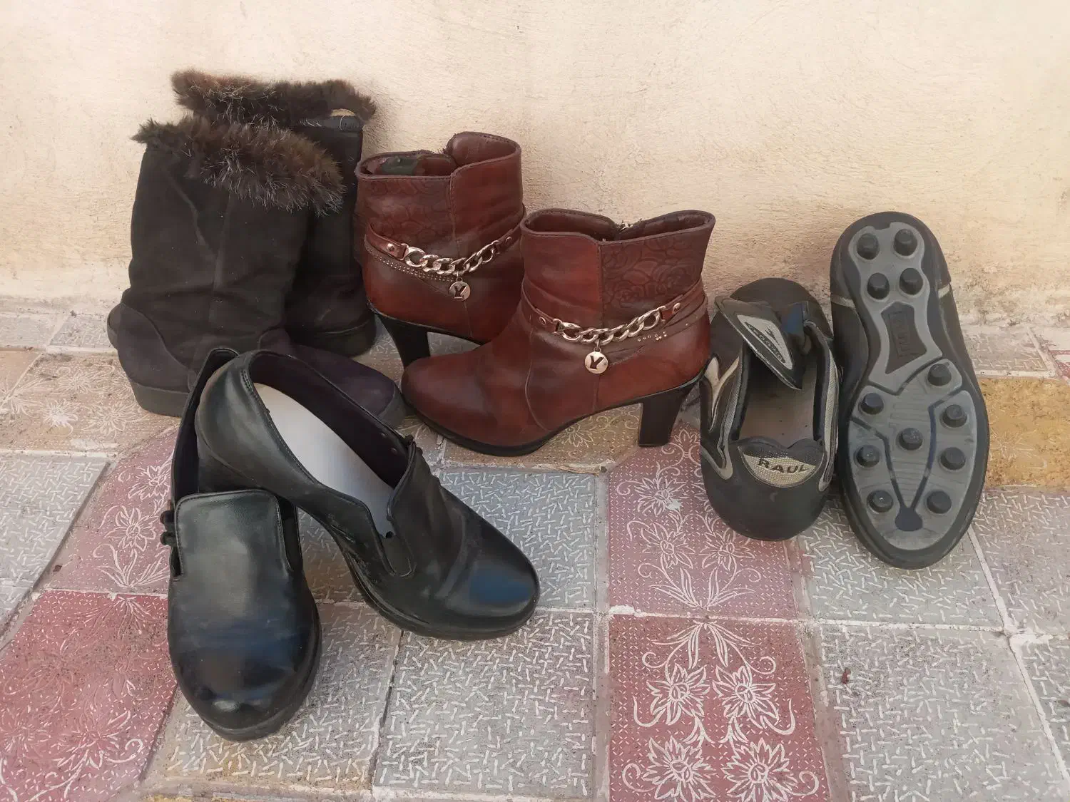 تعدادی کفش سالم درحد نو|کفش و لباس بچه|مشگین شهر, |دیوار