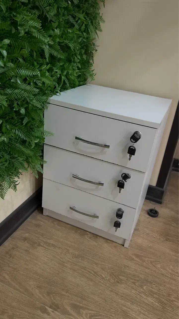 سه کشو قفل دار در حد نو|جاکفشی، کمد، دراور|کرج, حاجی آباد|دیوار