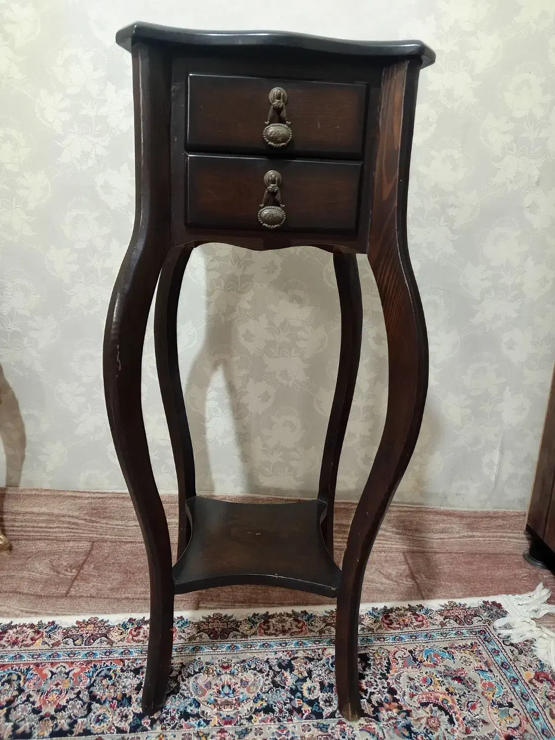 میز تلفن در حد نو|میز تلفن|قم, باغ شازده|دیوار