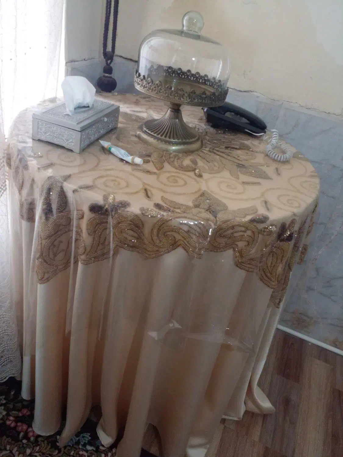 میز گرد با ساتن آمریکایی و سرمه و پلاستیک|مبلمان خانگی و میز عسلی|رفسنجان, |دیوار