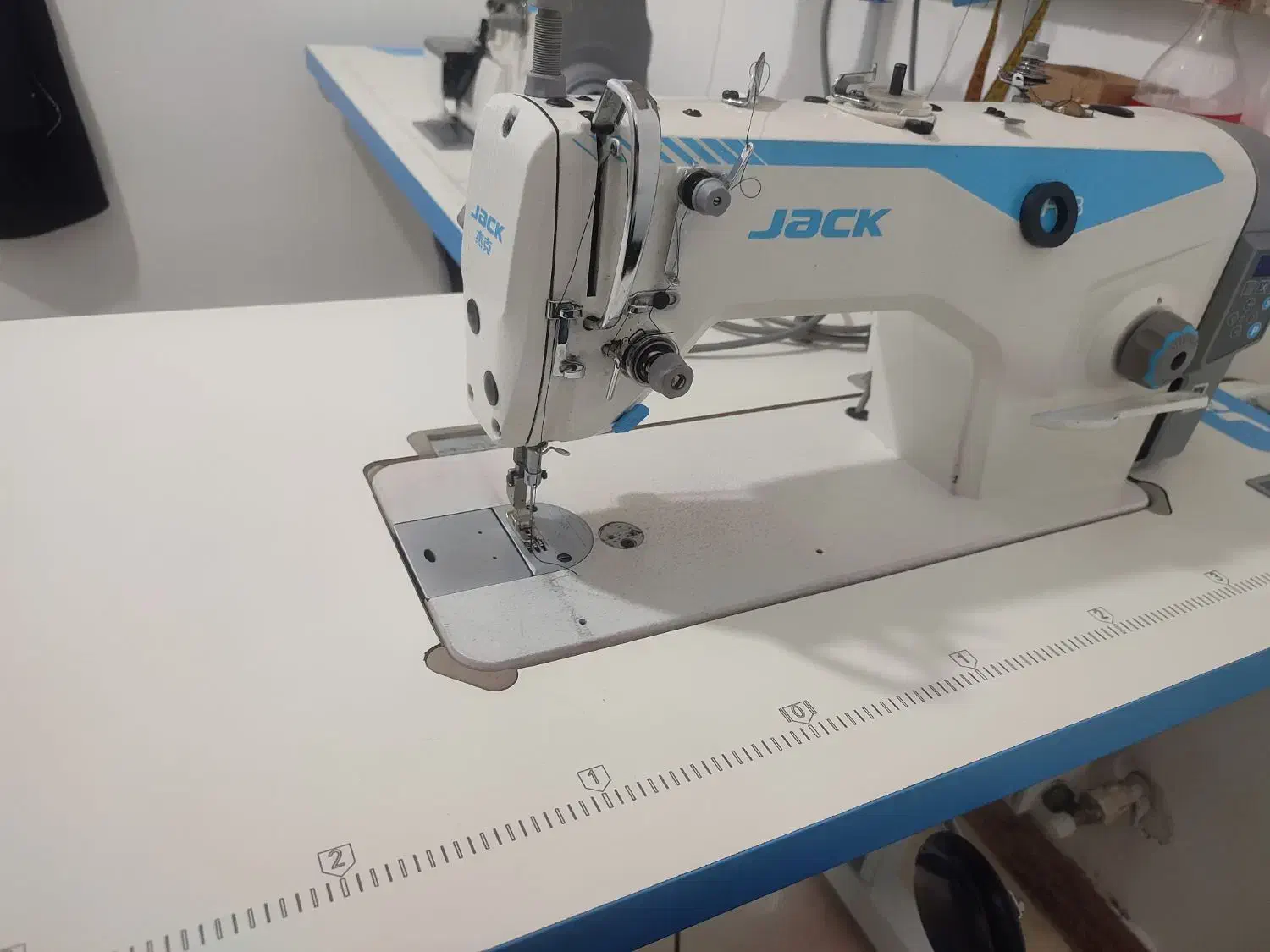 چرخ خیاطی صنعتی و سردوز jack تمیز و سالم در حد نو|چرخ خیاطی و ریسندگی|رشت, باهنر|دیوار