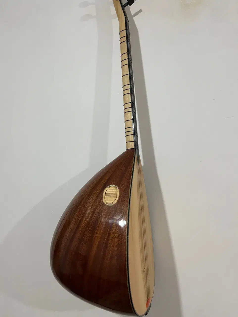 باغلاما دسته کوتاه هناره|سازهای سنتی|مهاباد (آذربایجان غربی), |دیوار