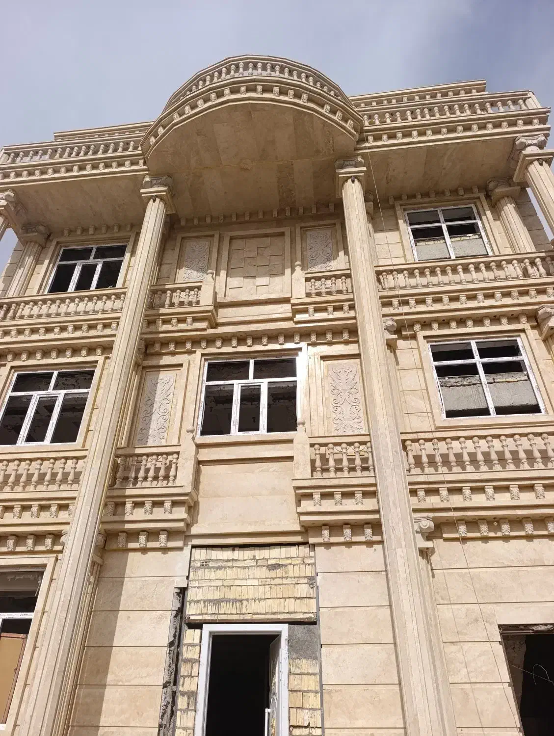 شاگرد سنگ کار برش زن و ملاتی|استخدام معماری، عمران و ساختمانی|زاهدان, |دیوار