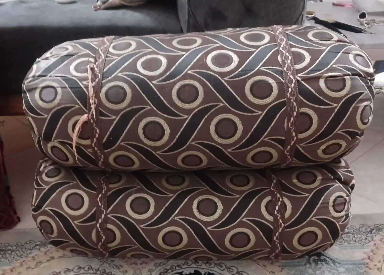 پشتی گرد و تکیه|پشتی|شیراز, غدیر جنوبی|دیوار