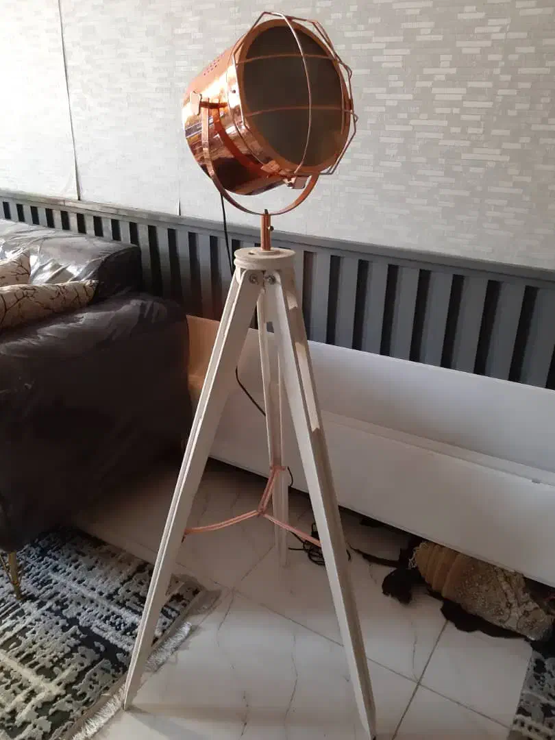 آباژور ایستاده کنار مبلی|چراغ خواب و آباژور|چمران, |دیوار