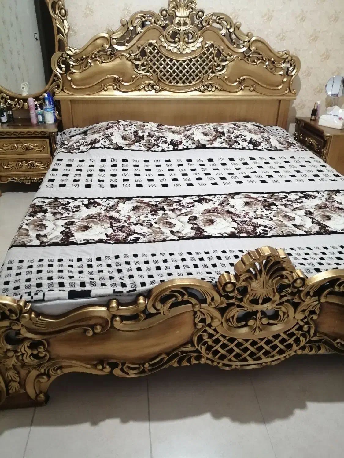 تخت خواب دونفره تمام چوب دست ساز سفارشی با چوب راش|تخت و سرویس خواب|شاهین‌شهر, گرگاب|دیوار