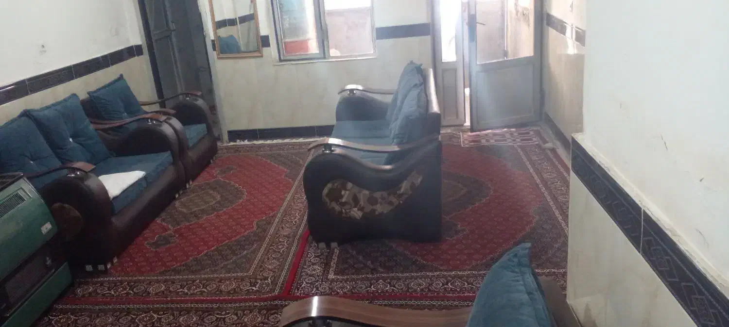 یک دست مبل شیک چرم|مبلمان خانگی و میز عسلی|کرمانشاه, |دیوار