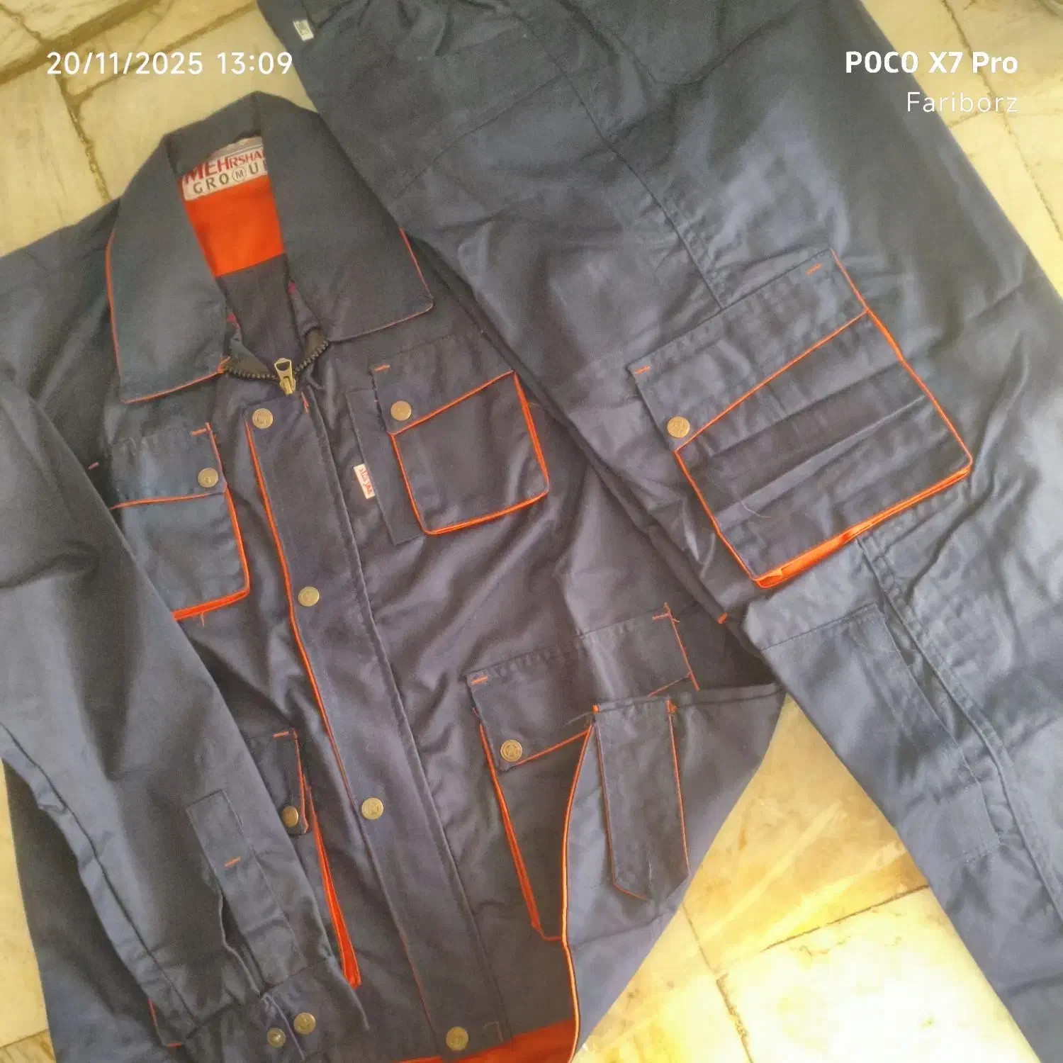 لباس کار|لباس|رباطکریم, رباطکریم|دیوار