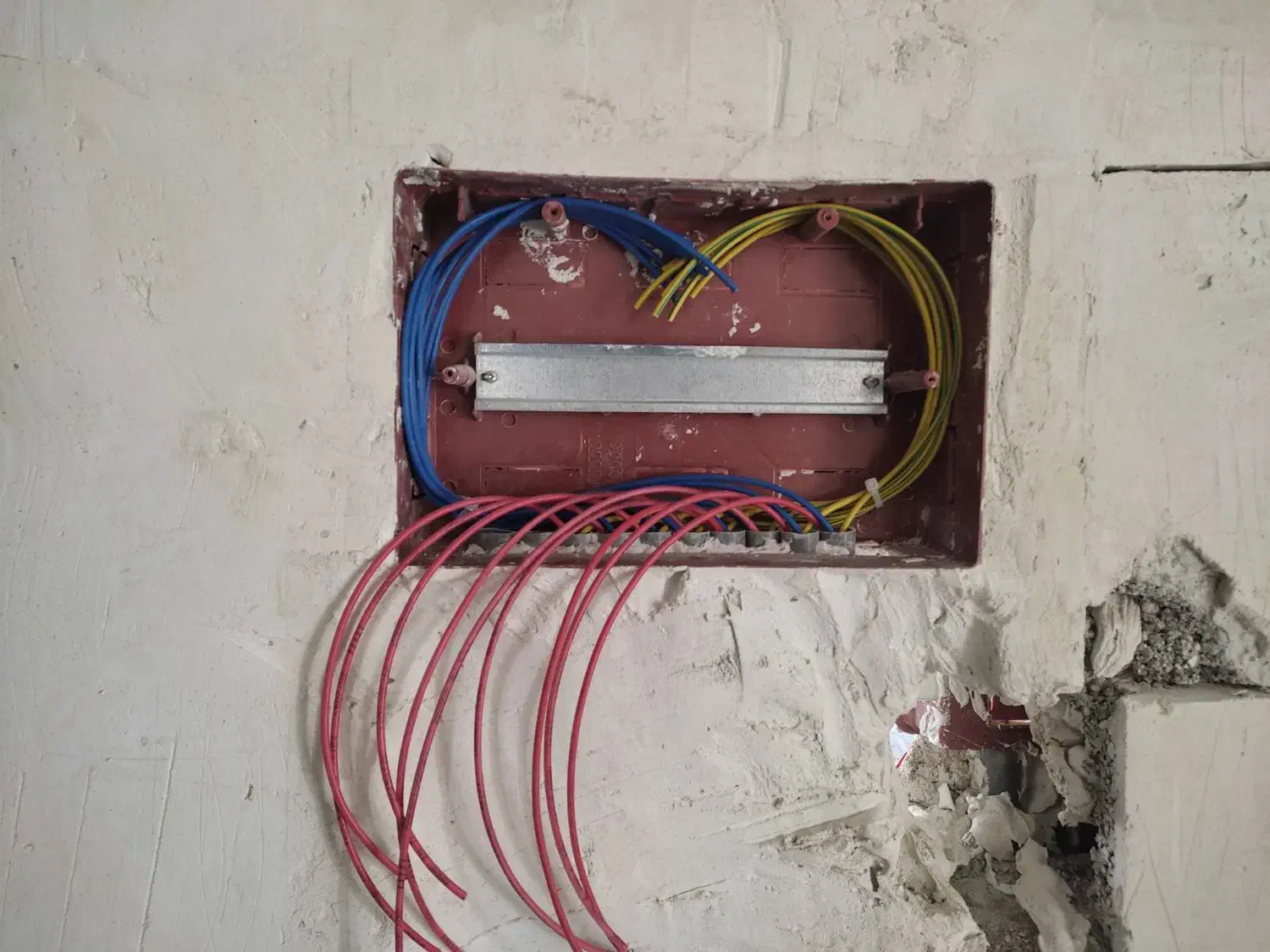 برق کار نیم ماهر یا کار آموز|استخدام صنعتی، فنی، مهندسی|تهران, سلسبیل جنوبی|دیوار