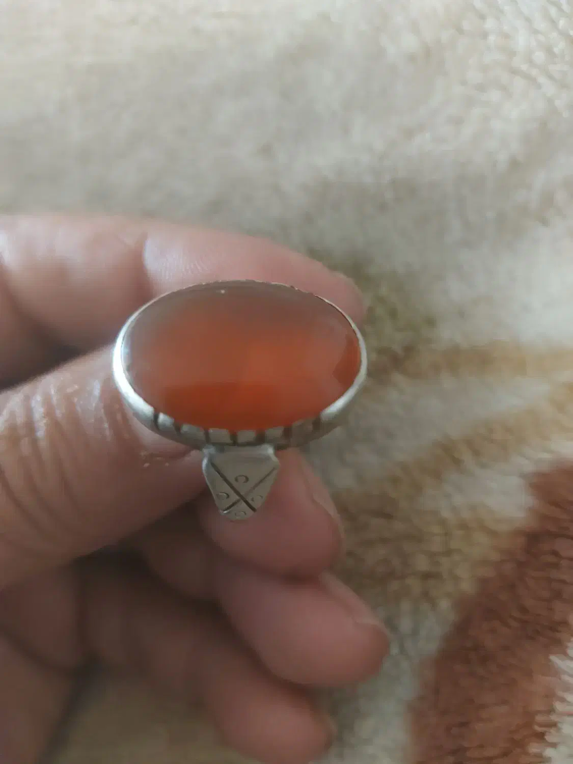 عقیق  کهنه از مهره قدیمی تراش شده|جواهرات|سرعین, |دیوار