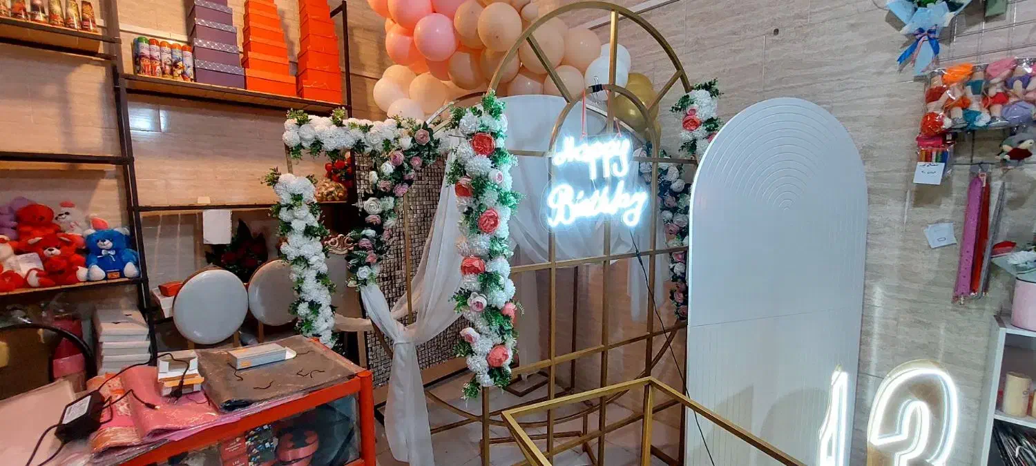 بادکنک آرایی.گل ارایی.اجاره ی دکور.ماشین عروس و.|خدمات پذیرایی، مراسم|همدان, |دیوار