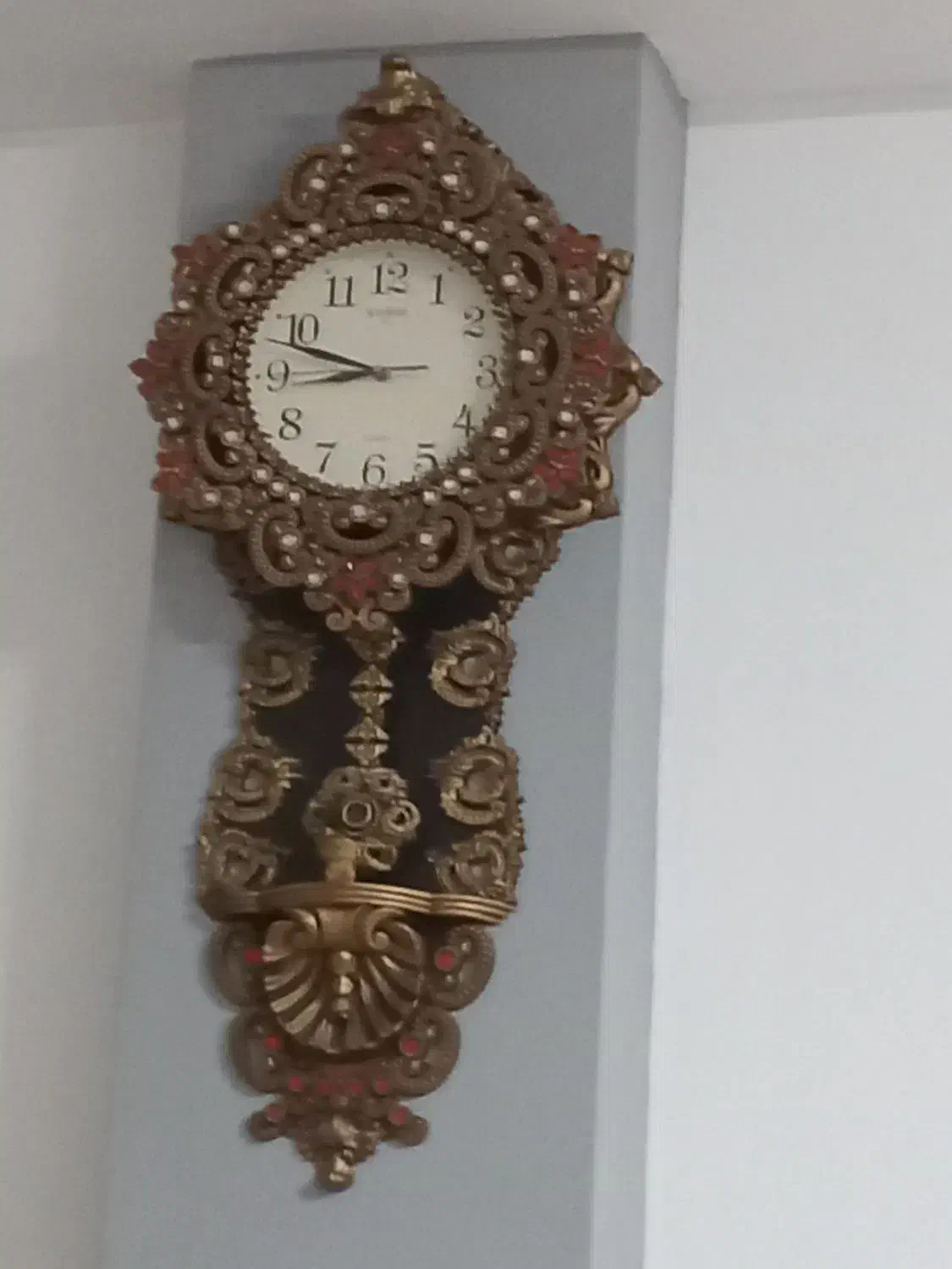 ساعت دارای اونگ به رنگ قهوه ای خوشرنگ|ساعت دیواری و تزئینی|کرج, شهرک صدف|دیوار