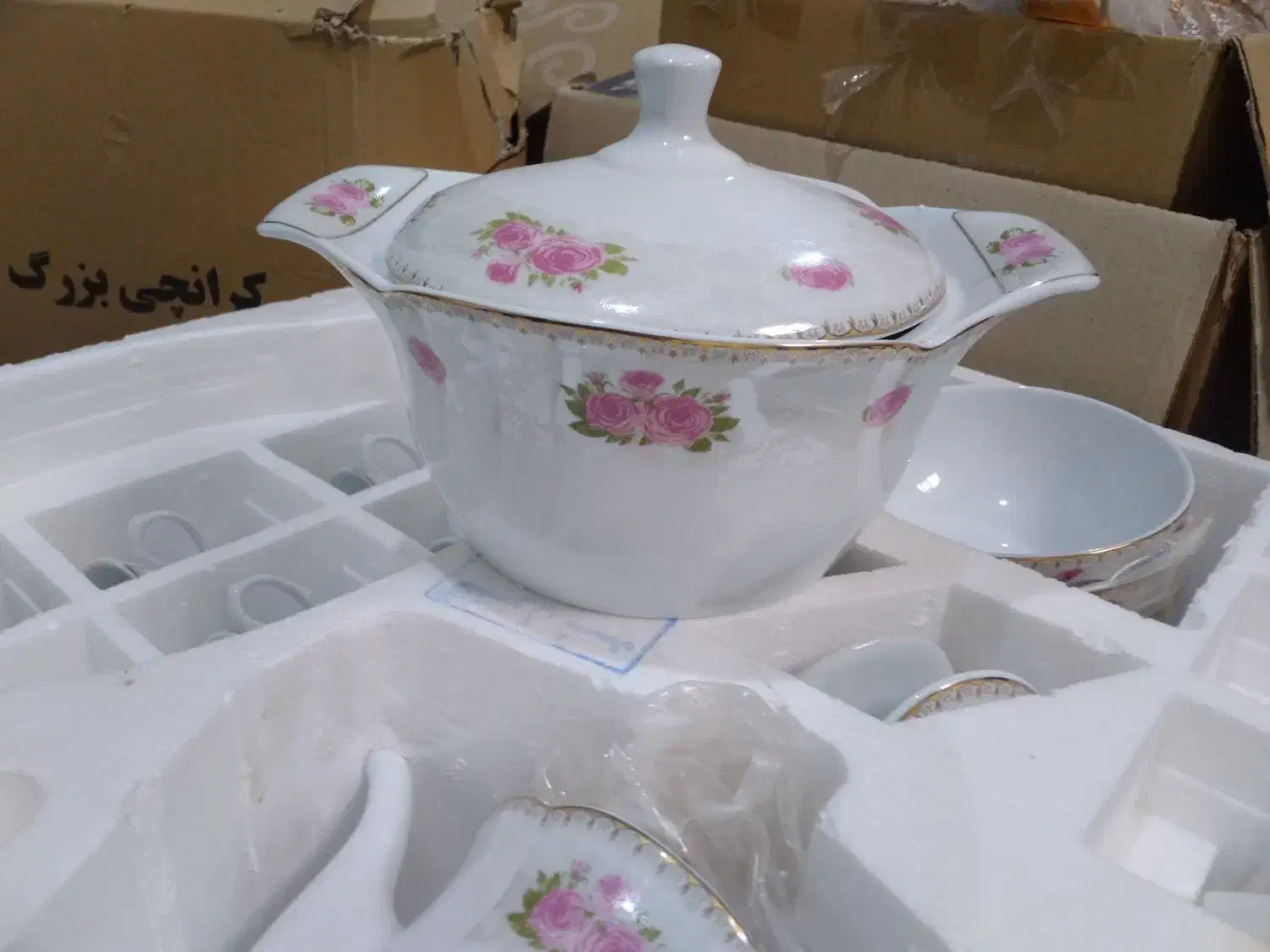 تیکه های بزرگ. دونه ۵۵۰. کوچیکا تیکه ای ۱۳۰هزار|ظروف سرو و پذیرایی|رباط‌کریم, رباط‌کریم|دیوار