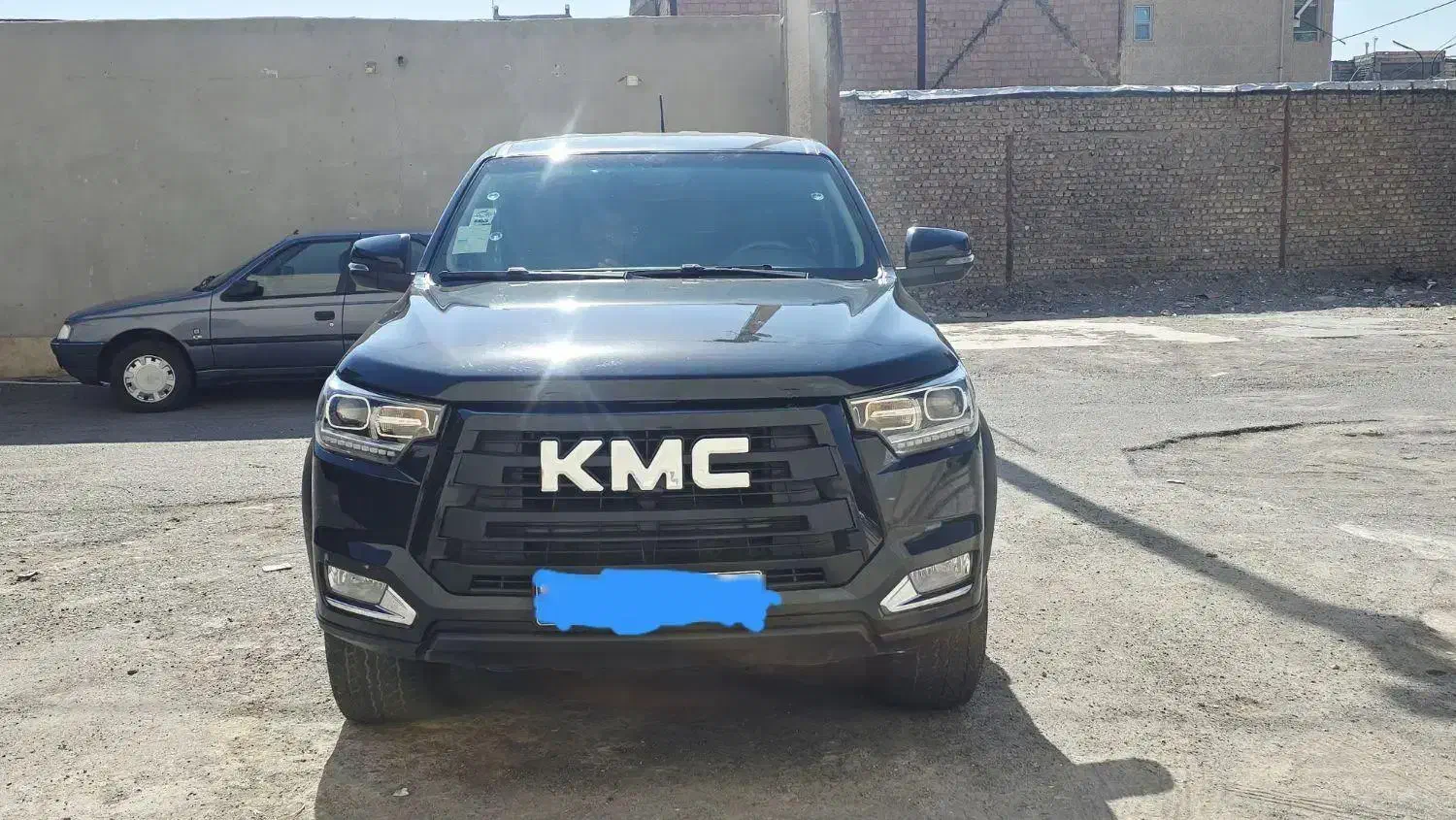 کی ام سی ۱۴۰۲|خودرو سواری و وانت|بم, |دیوار