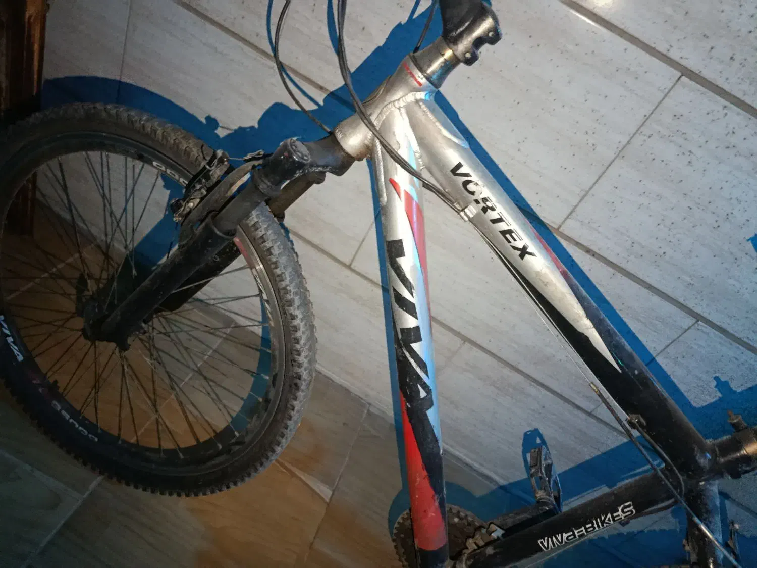 دوچرخه|دوچرخه، اسکیت، اسکوتر|ابریشم, |دیوار