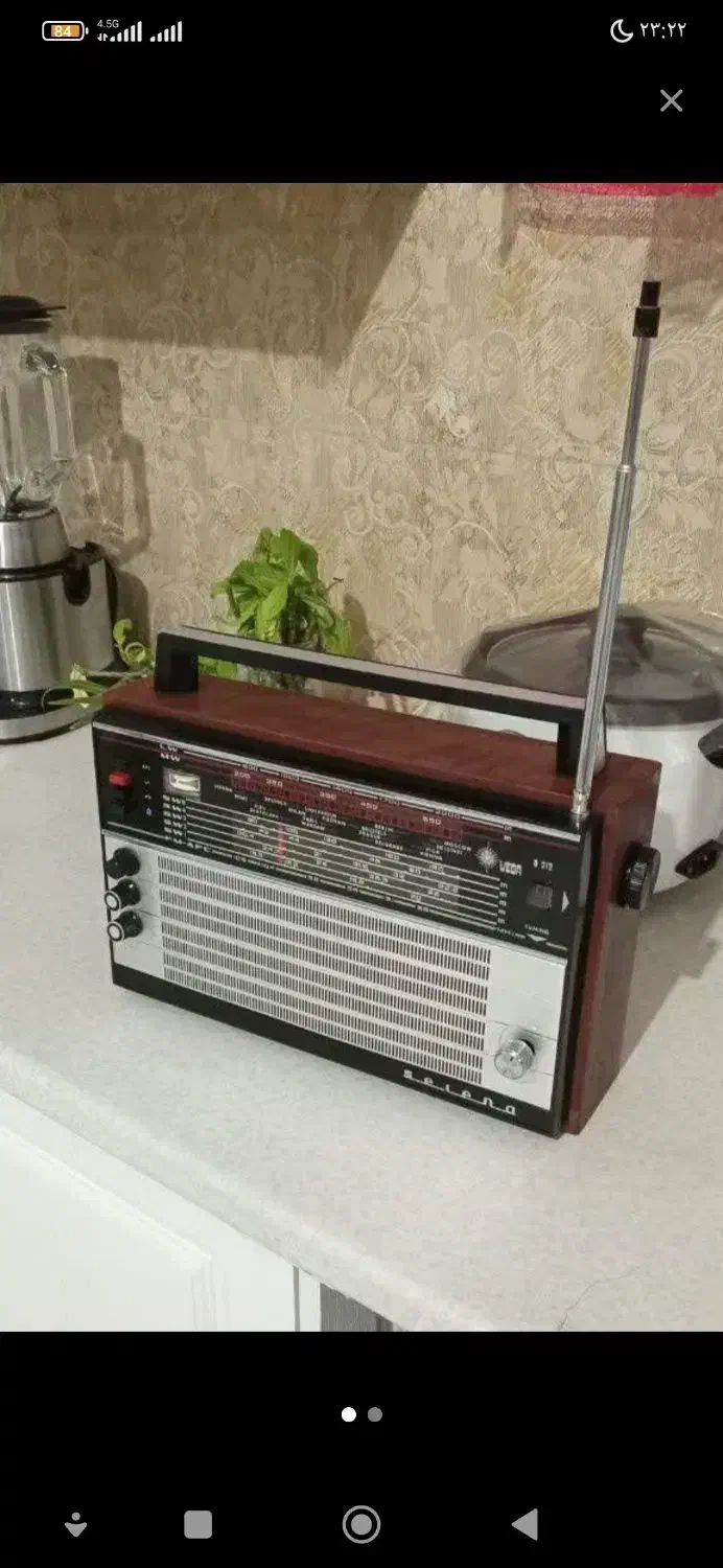 رادیو عتیقه وآنتیک بسیار قدیمی سلنا سالم در حد نو|کلکسیون اشیاء عتیقه|همدان, |دیوار