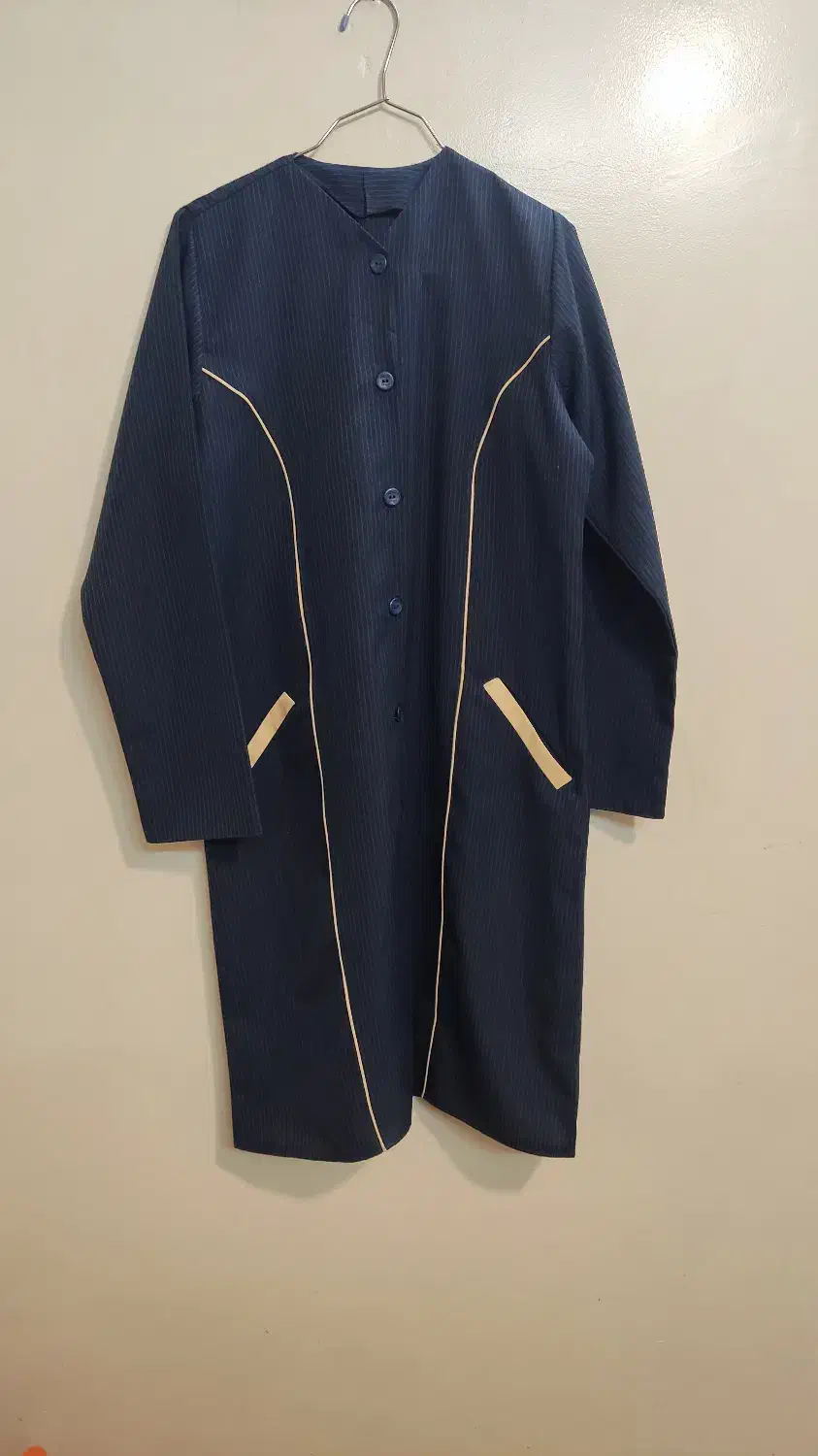 مانتواداری|لباس|کاشان, ولیعصر|دیوار