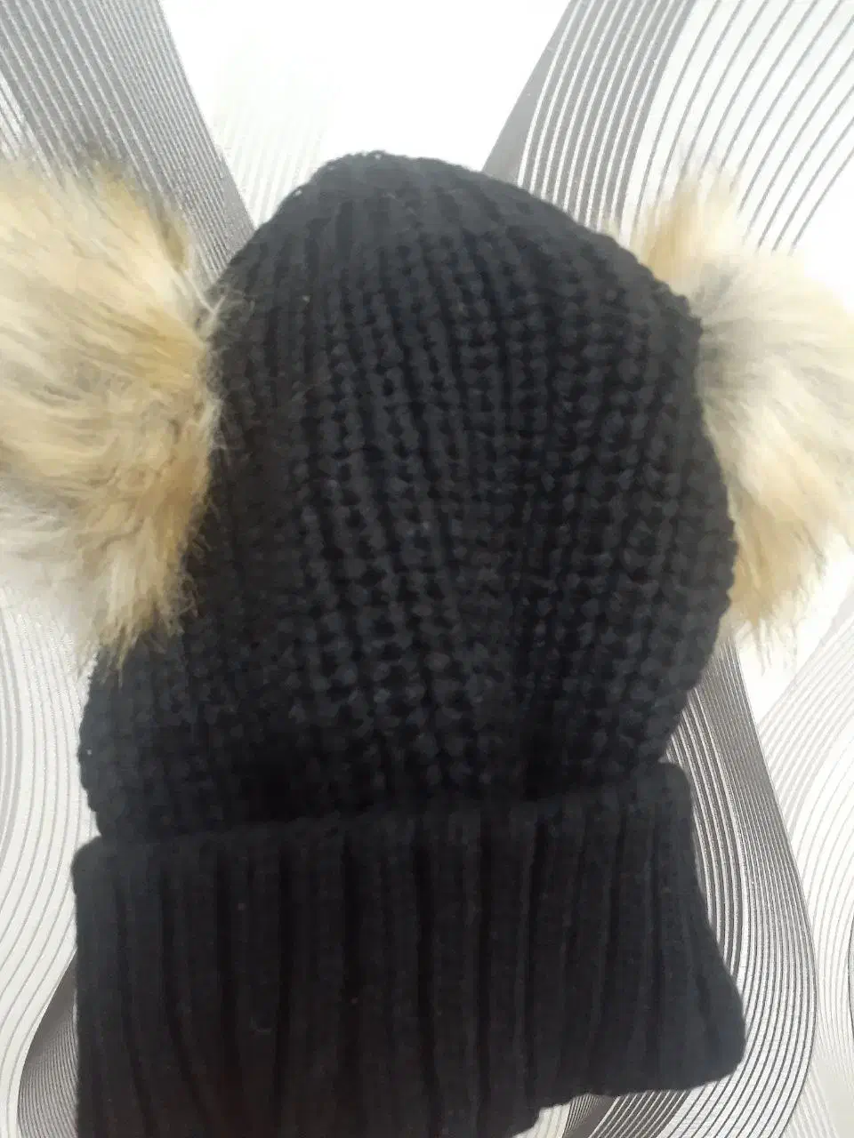 کلاه پوم دار|لباس|اهواز, شریعتی جنوبی|دیوار