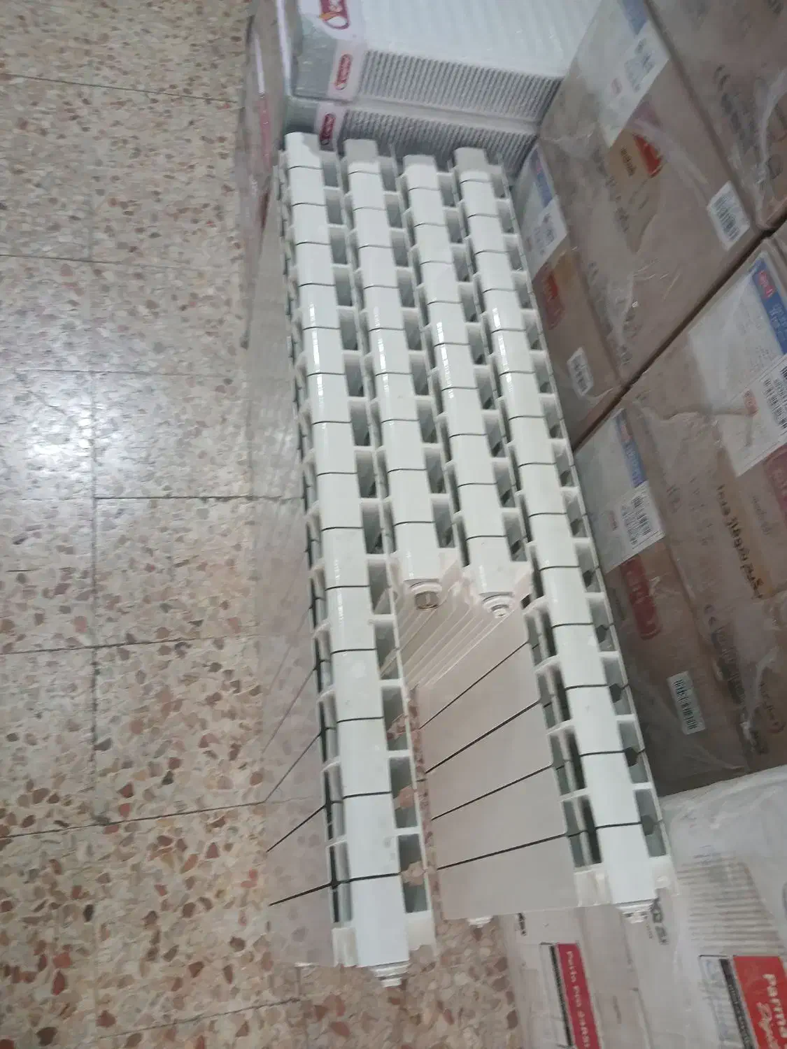 رادیات پره ای درحد نو|آبگرمکن، پکیج، شوفاژ|هشتگرد, هشتگرد قدیم|دیوار