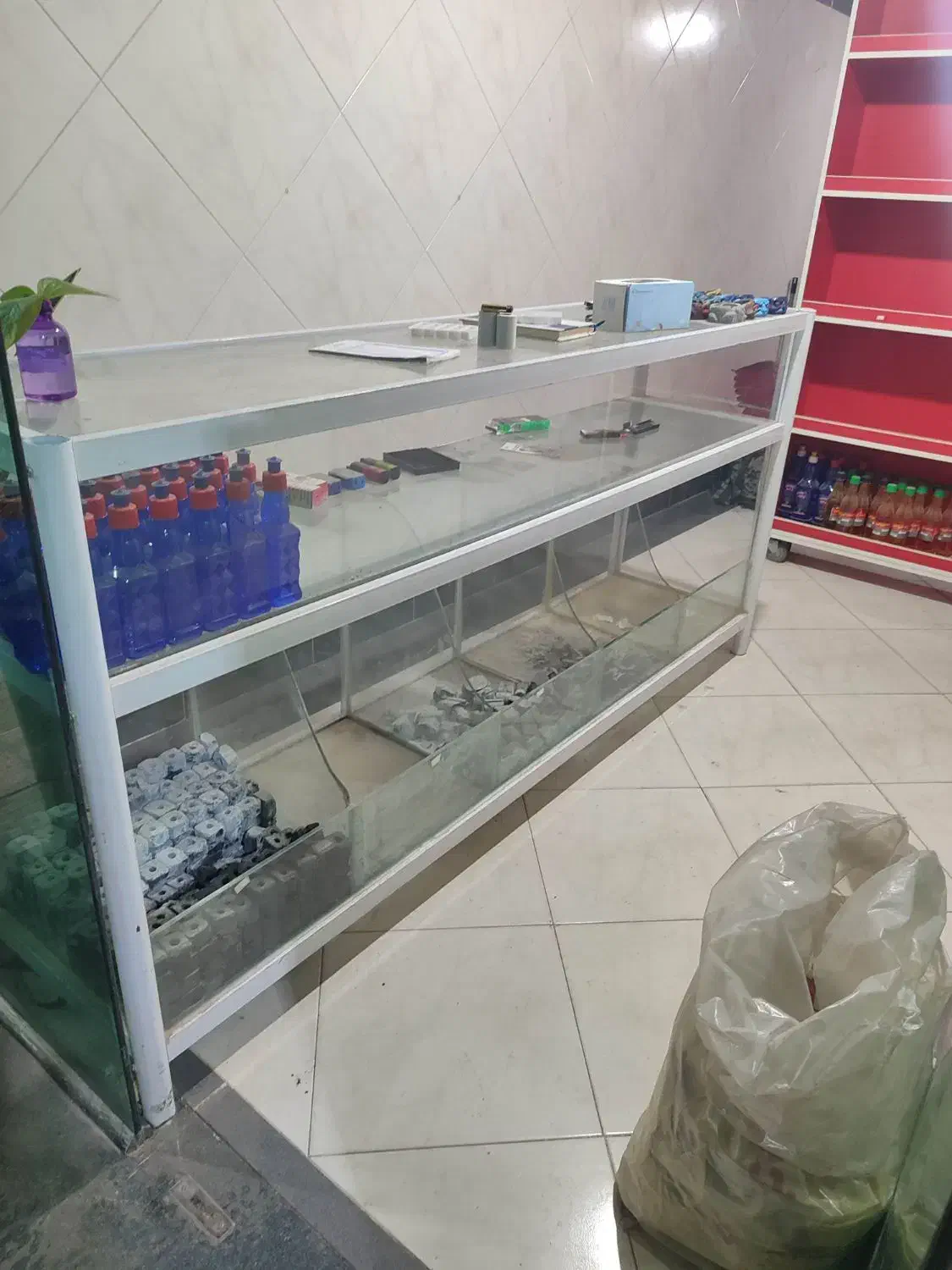 ویترین/قفسه/استند/میز پیشخوان|بوفه، ویترین، کنسول|هشتگرد, فاز ۱ مهستان|دیوار