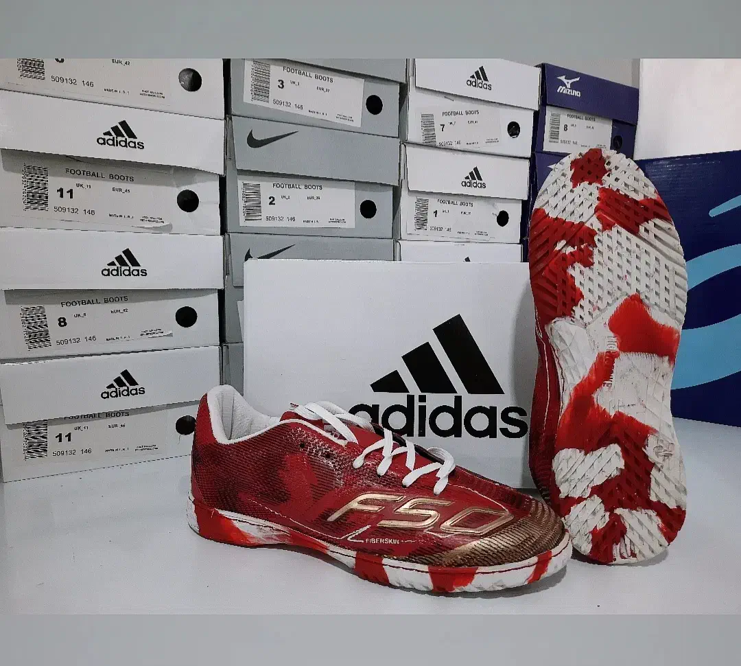 کفش سالنی (فوتسال) آدیداس و نایکی درجه یک|کیف، کفش، کمربند|شوشتر, |دیوار