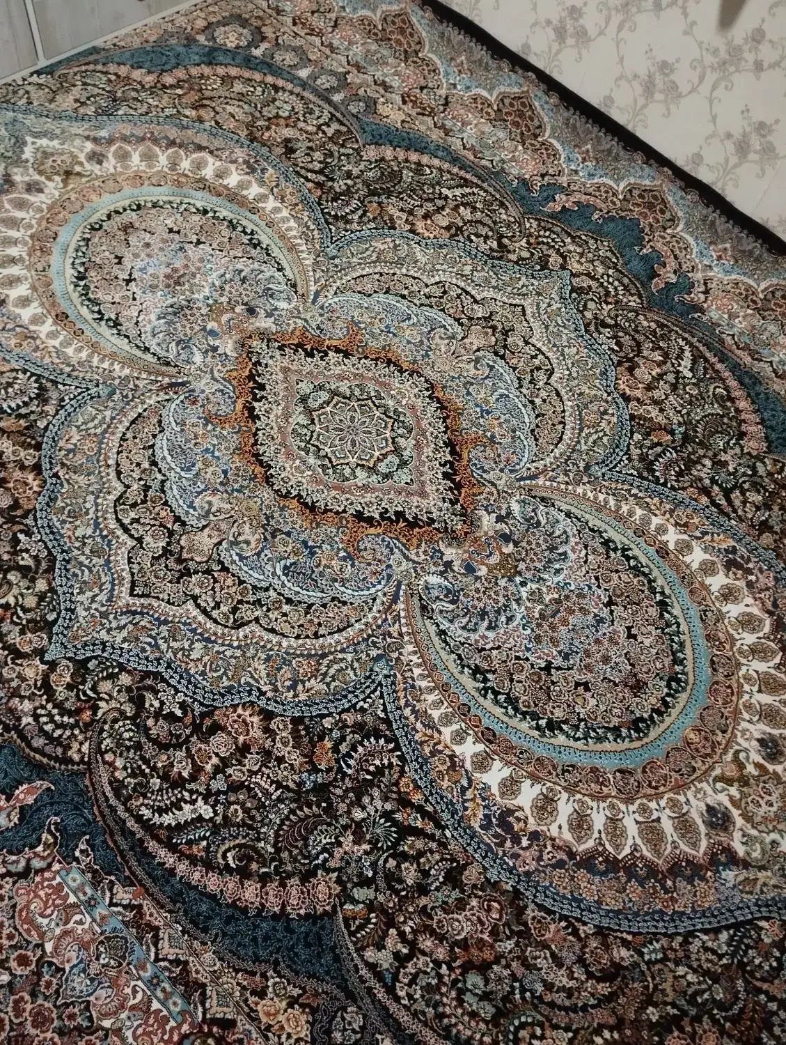 فرش ۹ و ۶ متری در حد نو تر تمیز|فرش|تهران, شهرک پاسداران|دیوار