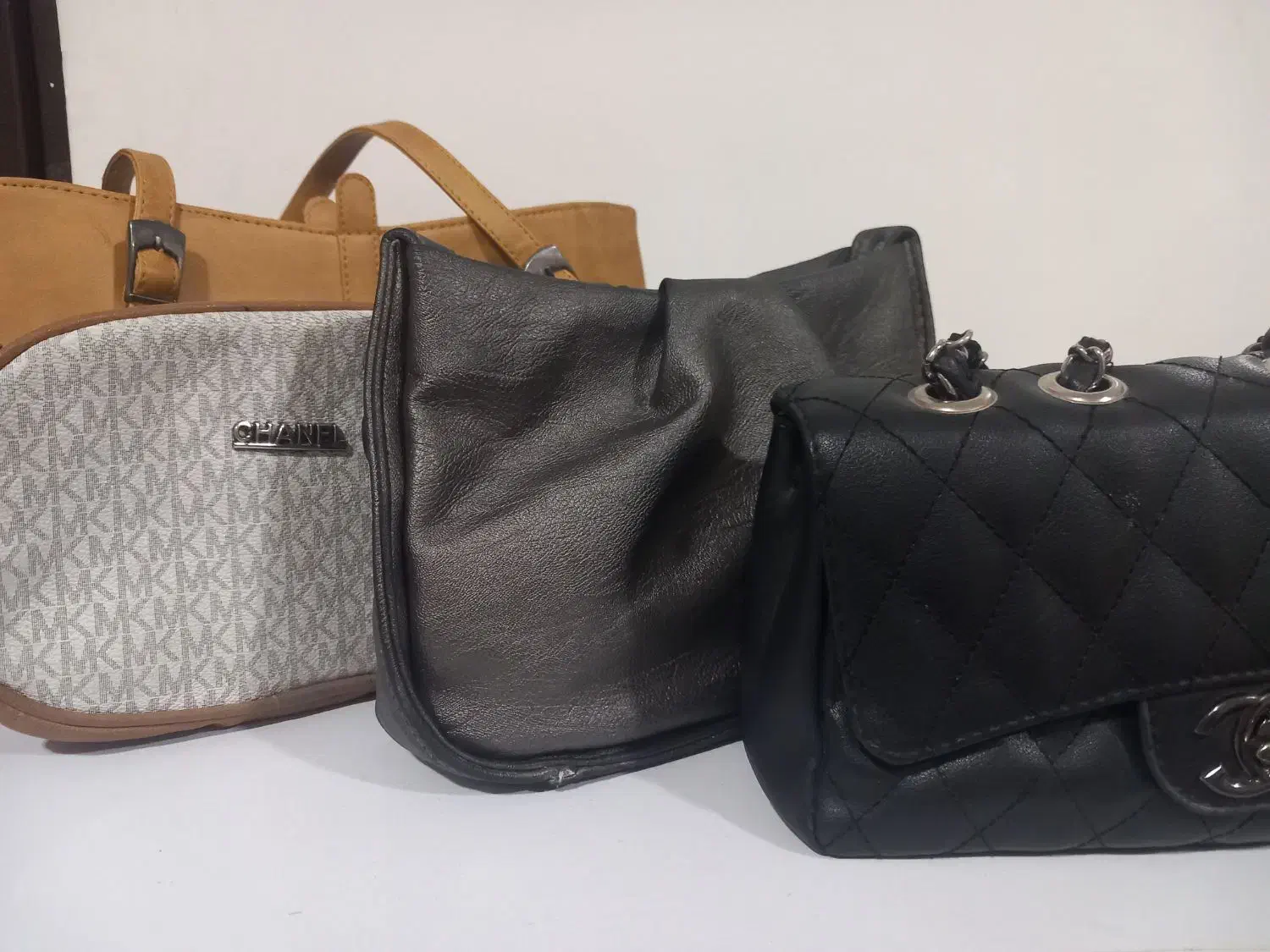 کیف|کیف، کفش، کمربند|گنبد کاووس, |دیوار