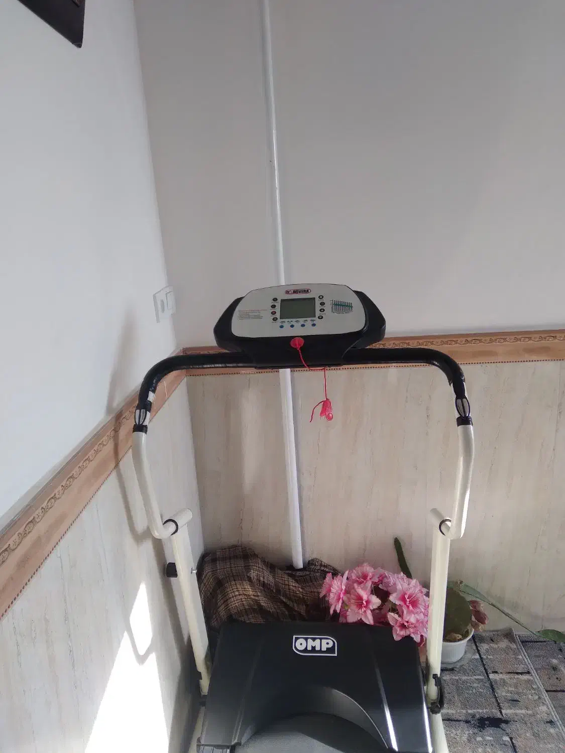 فروش یا معاوزه یک دستگاه تریدمیل با گوشی|تجهیزات ورزشی|ابهر, |دیوار