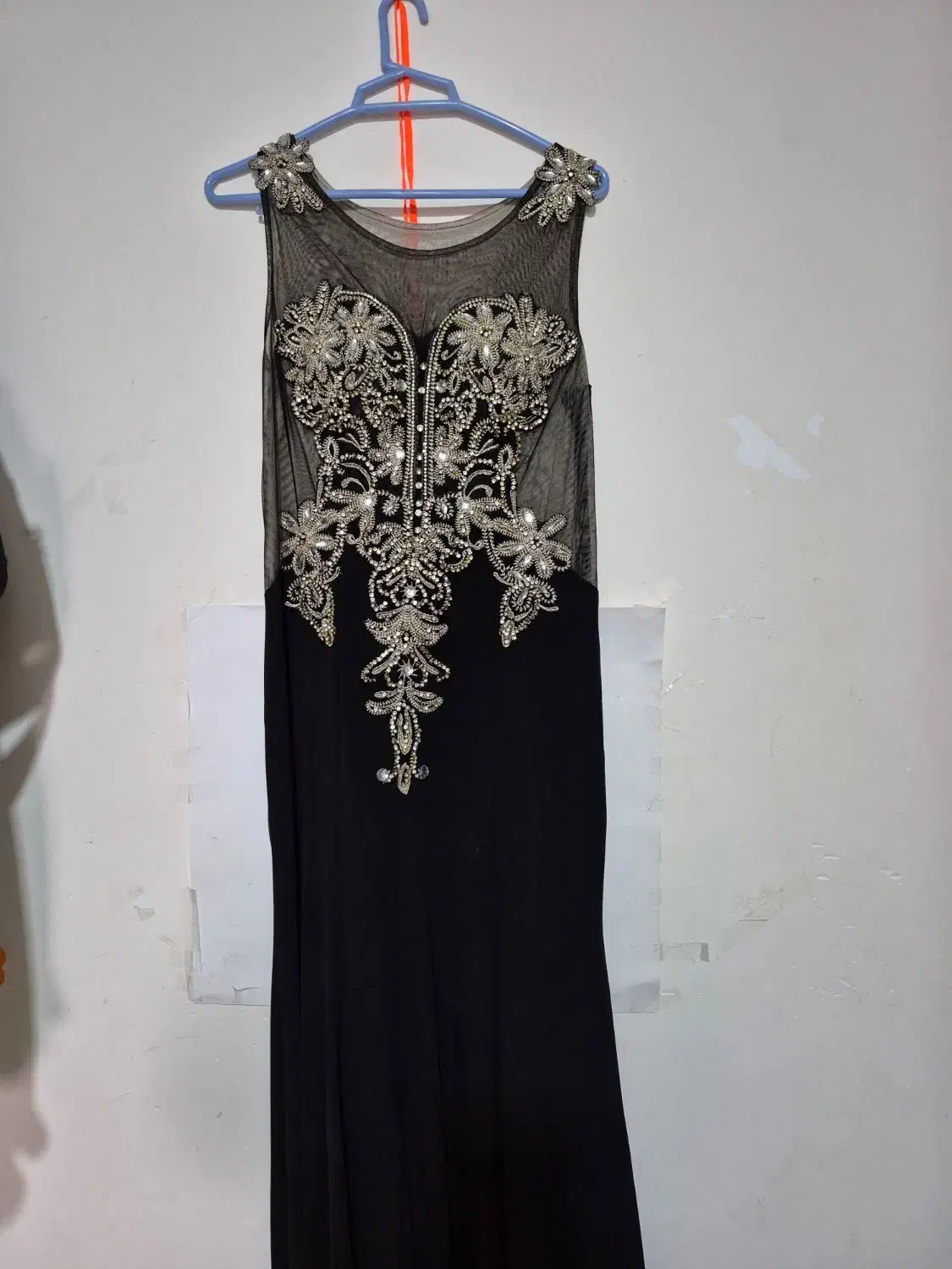 لباس مجلسی|لباس|ساری, |دیوار